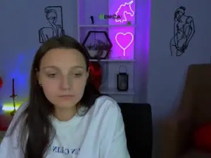 Stream the uncut scene called Lia_sunset Cam porn model from chaturbate