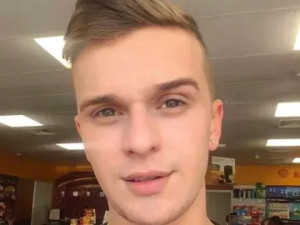 Play uncut video named AdamLawford, 28 years old, blonde hair male