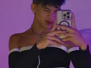 Play the uncut clip called DelvisSpencer, 20 years old, brunette hair male