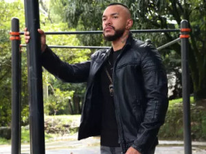 Watch this hardcore movie named EmanuelSpencer, 28 years old, brunette hair male