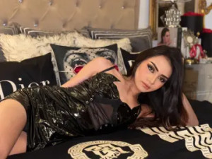 Play HD scene titled VivianaThots, 18 years old, brunette hair trans