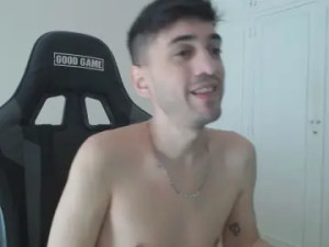 Play uncensored clip of isobelo, 18 years old, male