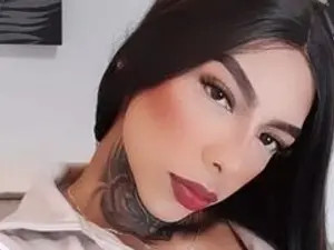 View this uncut movie of laurasweett19, 22 years old, brunette hair trans