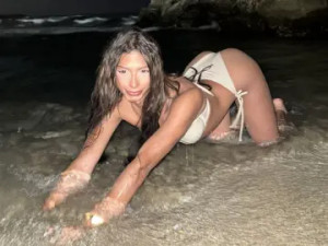 Stream this full video named CamileScott, 21 years old, brunette hair trans