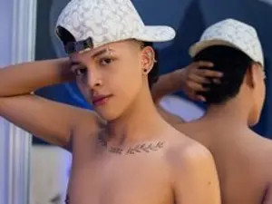 Play this full video called ThiagoCollin, 18 years old, brunette hair male