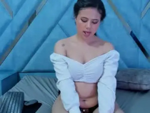 Watch this uncensored scene called Dafne_cleo Cam porn model from chaturbate