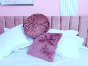 Play uncut clip of Maddiebelrose Cam porn model from chaturbate