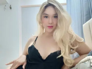 Play the full scene titled BellaPrince, 37 years old, brown hair trans