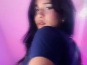 Play this complete clip of CassieSpicy, 21 years old, brunette hair trans