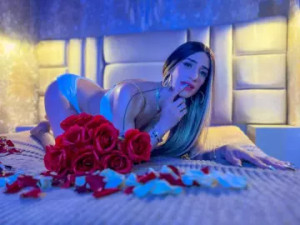 View uncut clip named EdnaJarathx, 26 years old, redhead hair trans