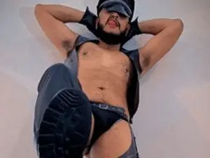 Play the uncensored scene called Bobbykbrera, 37 years old, brunette hair male