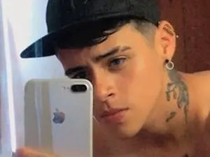 View full scene of maxx_william, 20 years old, brunette hair male