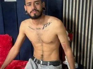 Play uncut clip of RoloXO, 18 years old, brunette hair male