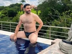 View the complete video named JonasEvanss, 40 years old, brunette hair male