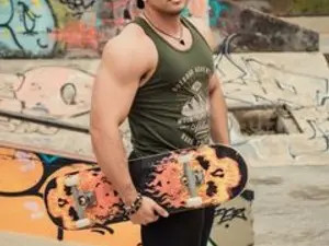 Play the uncut movie called Jakesskye, 27 years old, brunette hair male