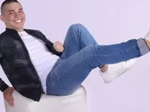 View the complete clip titled JUANDIAMONDS98, 25 years old, brunette hair male