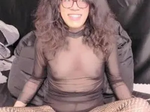 Play this hardcore video titled ShinyCherub, 23 years old, brunette hair trans