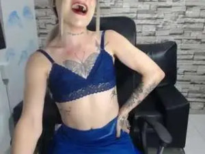 Play uncensored scene titled heidysumers, trans