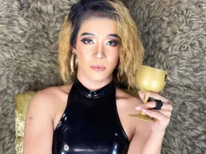 View uncensored clip of AnnaRobinzon, 25 years old, brown hair trans