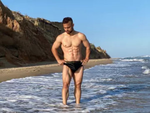 Stream the HD clip of AndyRights, 33 years old, brown hair male