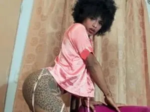 Watch the complete scene of luisadickkhard, brunette hair trans
