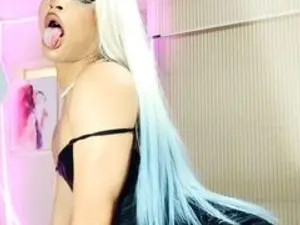View this uncut video named IsabellaSweet69, 23 years old, brown hair trans