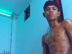 View full clip named angeelcutex18, 20 years old, brunette hair male