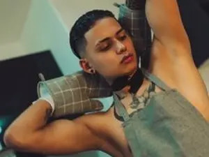 Play the full clip called MaximilianoGray, 22 years old, brown hair male