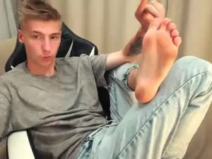 Enjoy watching the complete video named mrsexycum4u, 20 years old, male