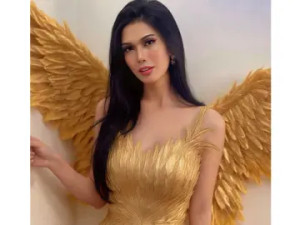 View this complete clip named CarrieVenganza, 24 years old, brunette hair trans