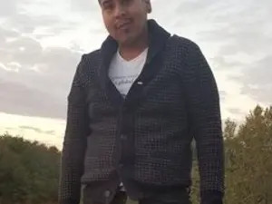 Play complete video called EstebanCrack, 30 years old, brunette hair male