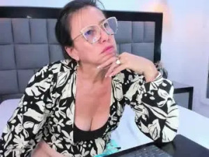 Play full video named Lucerito_mature Cam porn model from chaturbate