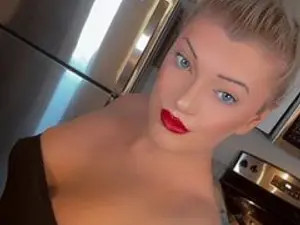 Play uncensored movie named TSbritneylovee, 33 years old, blonde hair trans