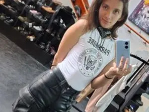 Play the full video named Feniixa, 18 years old, brown hair male