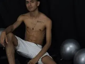 View complete scene of DerekFoster19, 18 years old, brunette hair male