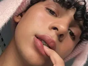 Watch the HD video of LionCast, brunette hair male