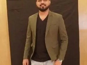 Play this uncut scene named King_Kumar, 33 years old, brunette hair male