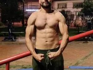 Watch the full movie named greeneyesmuscle, 29 years old, brunette hair male