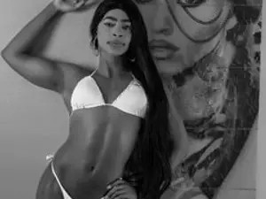 Play uncut video named LorettaSaennz, 24 years old, brunette hair trans