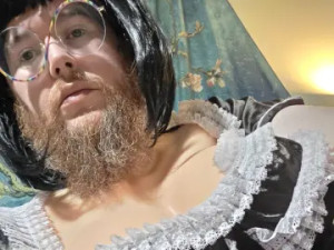 Play the complete clip named OnyaCoxs, 44 years old, brunette hair trans
