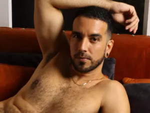 Enjoy watching uncensored video of GeorgeXmith, 35 years old, brunette hair male