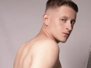Watch the uncut clip named AnthonyKingg, 30 years old, blonde hair male