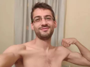 Play the complete video of HungEddy, 28 years old, brown hair male
