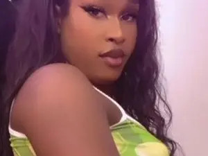 View the full video named hannadollxx, 19 years old, brunette hair trans