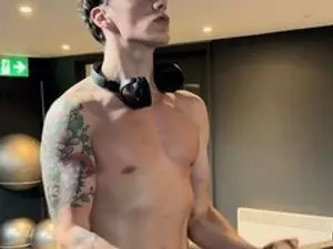 Play this full clip of HarryLongJohnson, 23 years old, blonde hair male