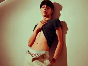 Enjoy watching the uncut video named Luixdust, 18 years old, brunette hair male