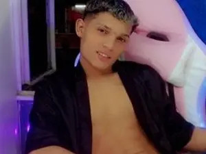Stream full video titled strongerboyx, 18 years old, brunette hair male