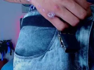 Play this complete movie named bladesensual, male