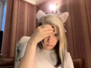 Watch this uncut scene named Mammieelton Cam porn model from chaturbate