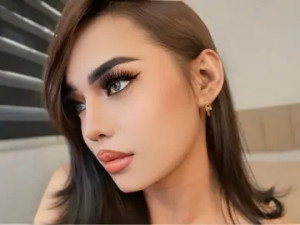 Play the uncut movie titled BlaireAnderson, 29 years old, brunette hair trans